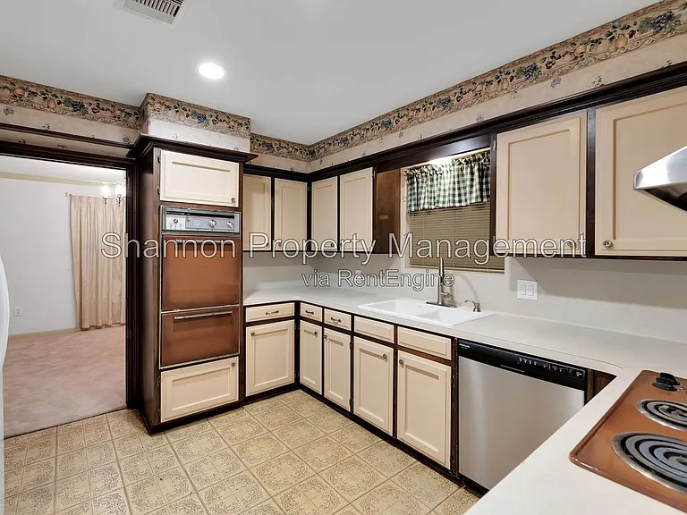 3810 Glenheather Dr — Photo 12