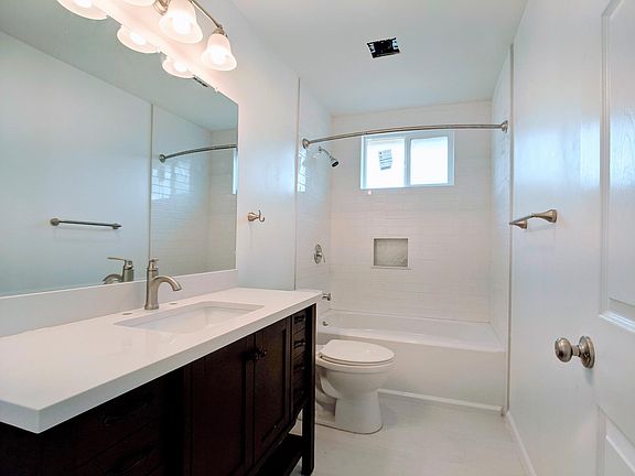 2nd image of 3643 Garden Ct #A