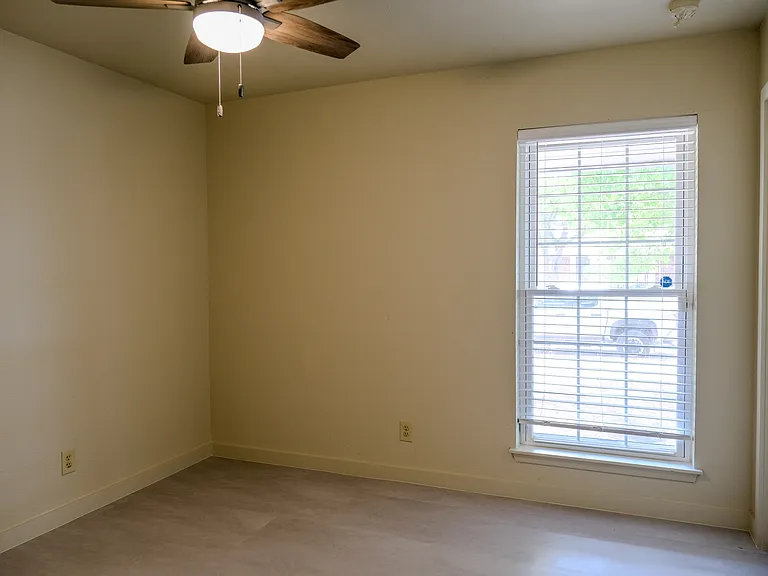 313 Renee Dr — Photo 11