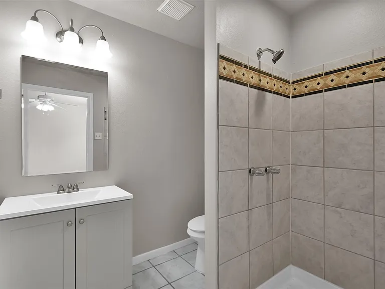 100 Harbour Town Dr — Photo 19