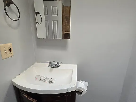 Studio, 550 sqft, $1,649 — Photo 3