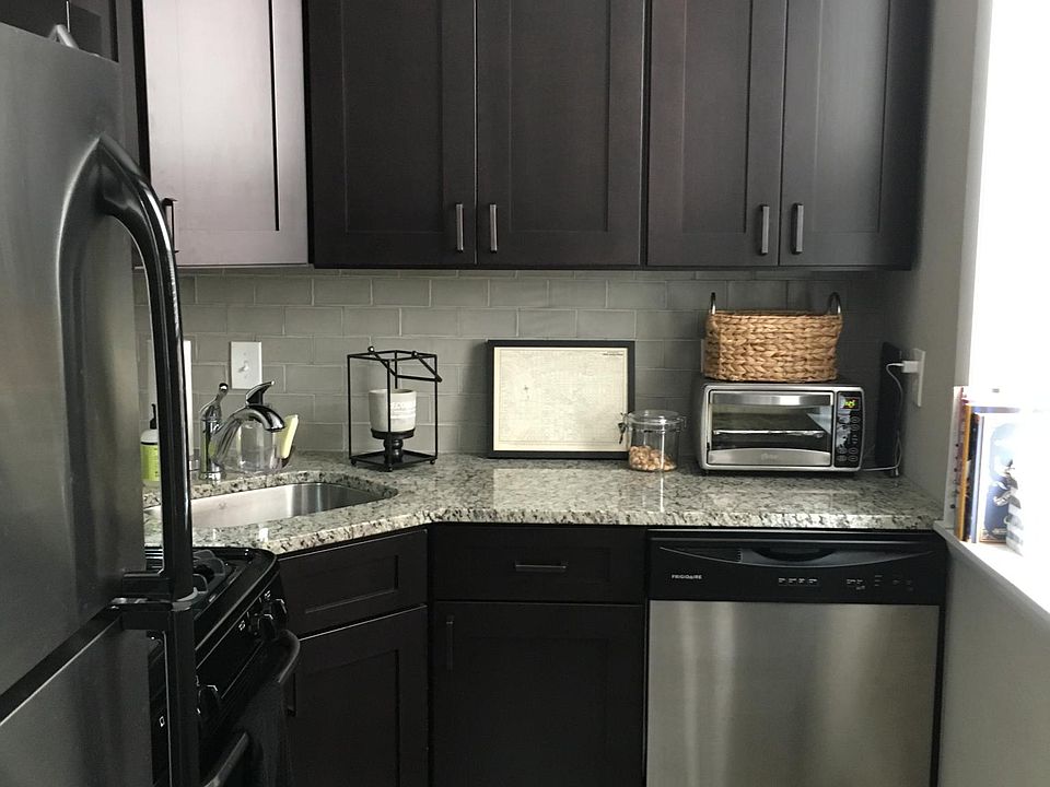 1st image of 421 Pine St #3C