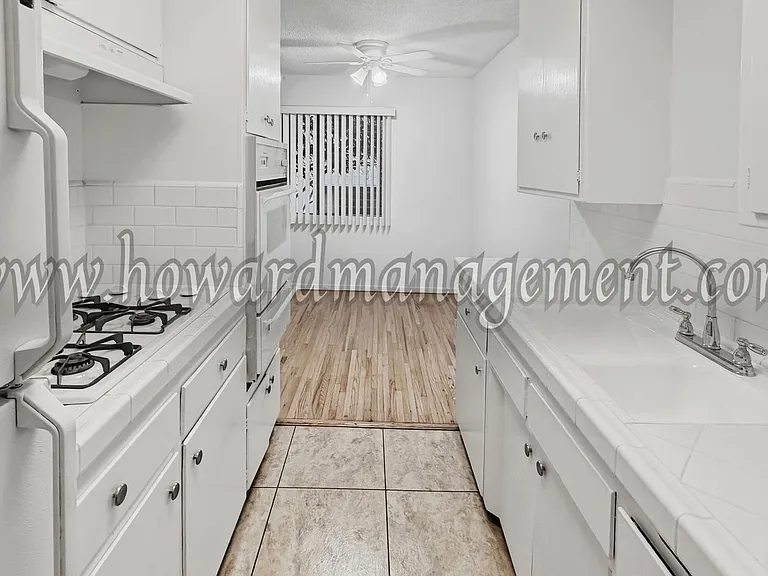 1405 Barry — Photo 6