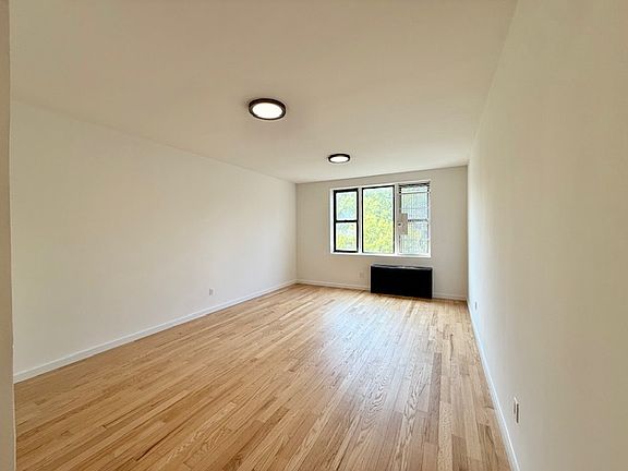 2nd image of 515 E 6th St APT E5