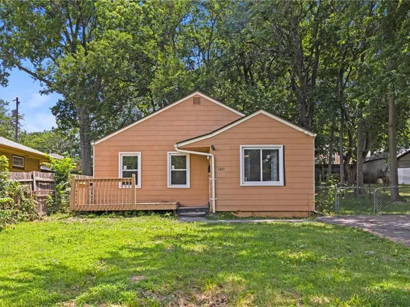 1221 S Hardy Ave, Independence, MO 64052