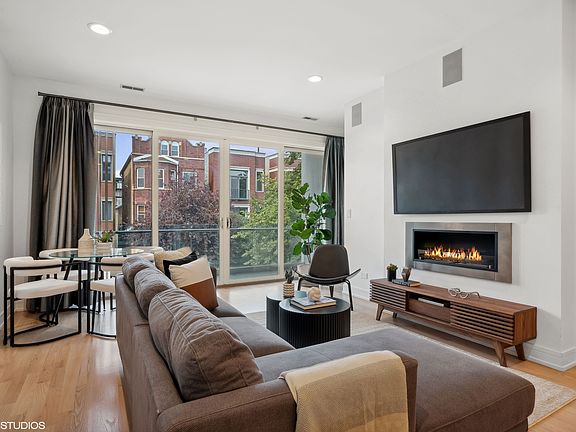 2nd image of 1021 N Hermitage Ave #2