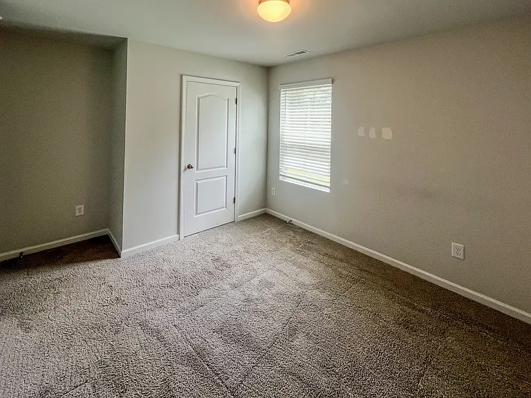 110 Teagarden Ct — Photo 16