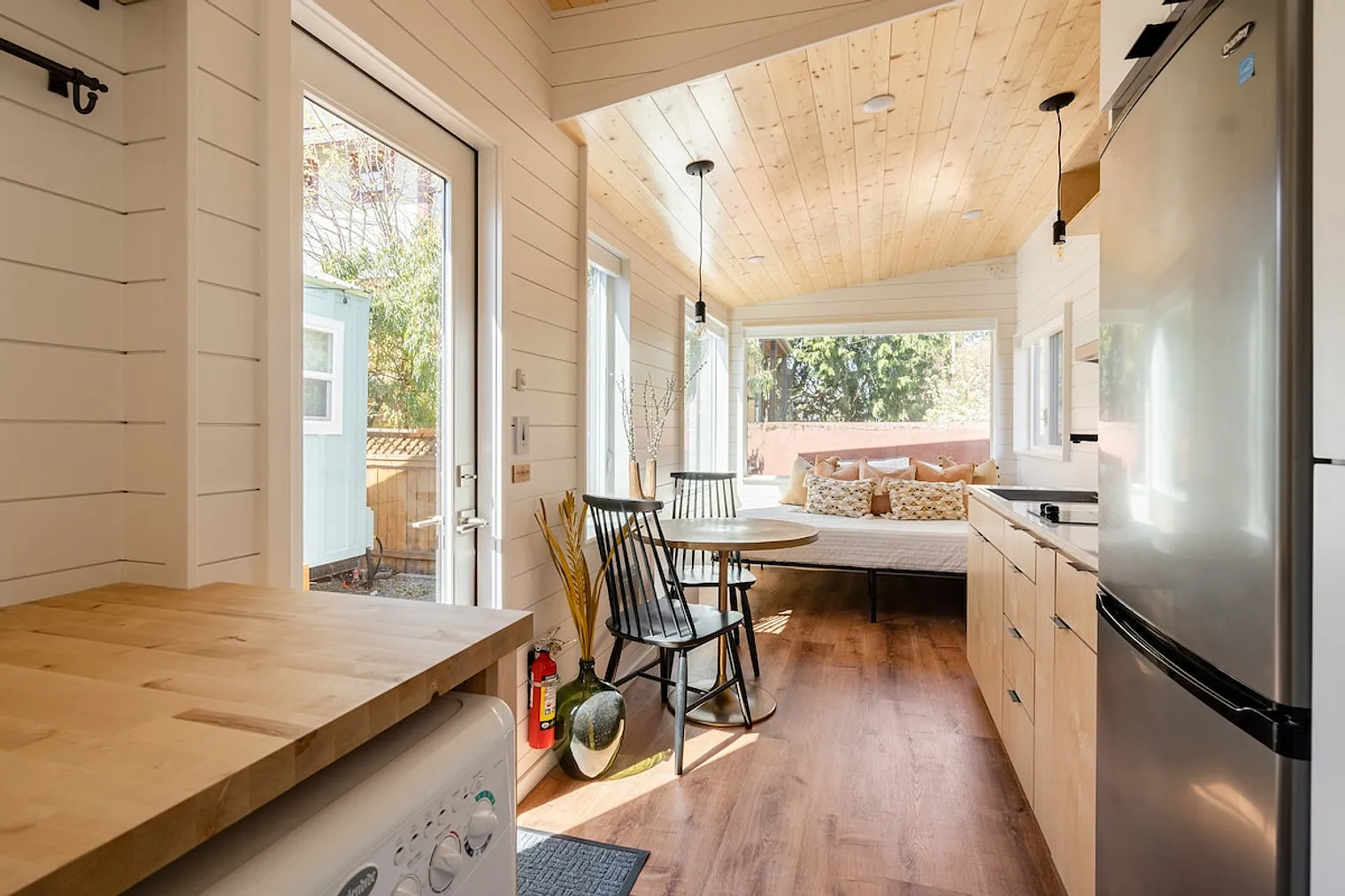 1 bed, 1.0 bath, $2,105 — Photo 4