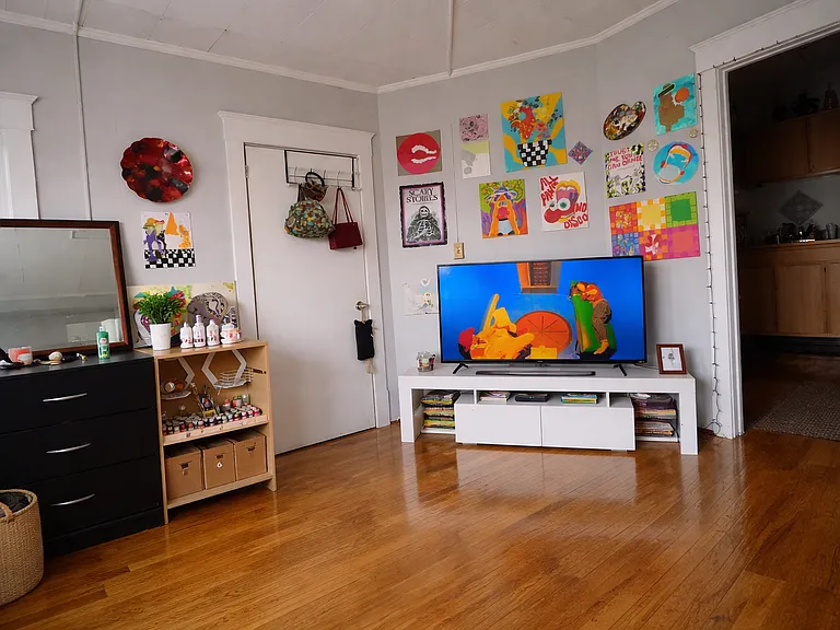 133 Franklin Ave — Photo 2