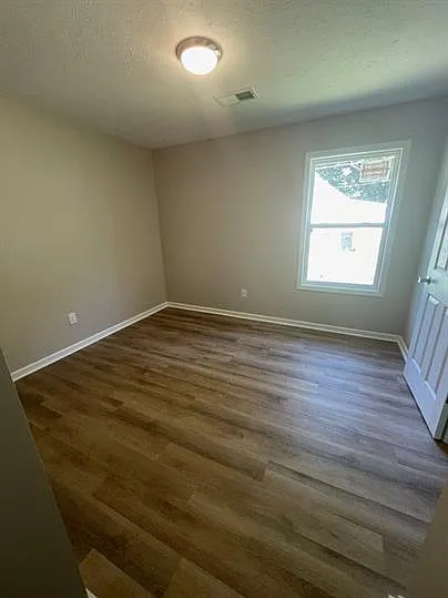 329 N King Ave — Photo 3