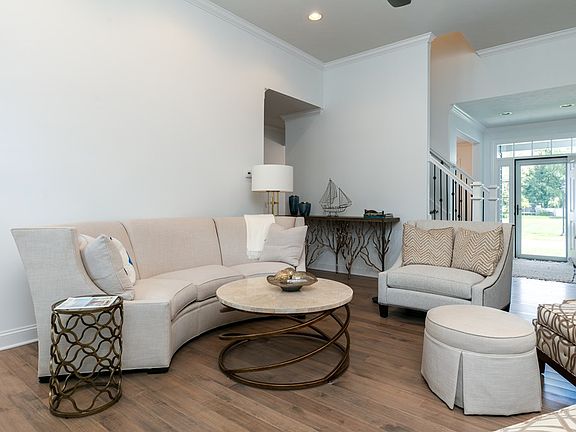 4th image of 403 Greystone Dr
