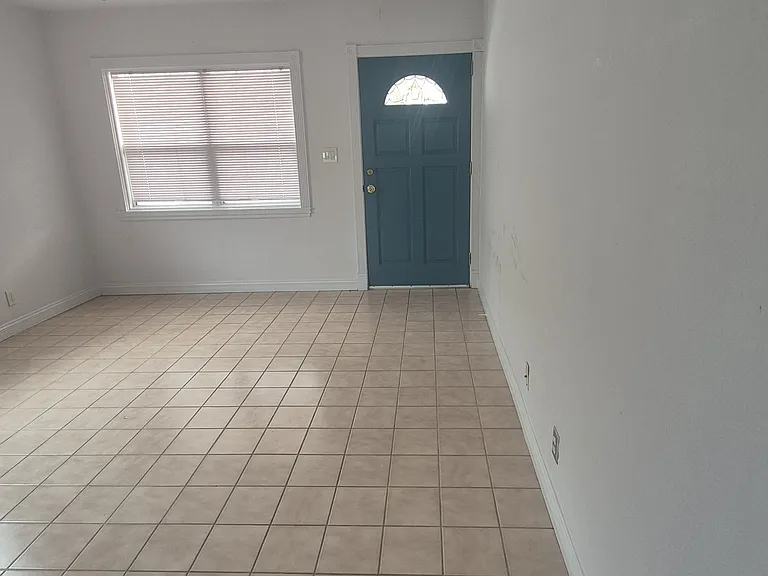 1442 Main St — Photo 2