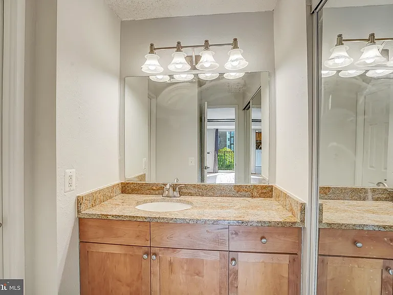 75 S Reynolds St #403 — Photo 8