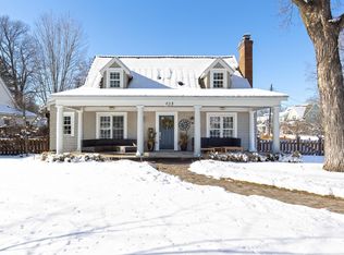 233 Broadway Ave N, Wayzata, MN 55391