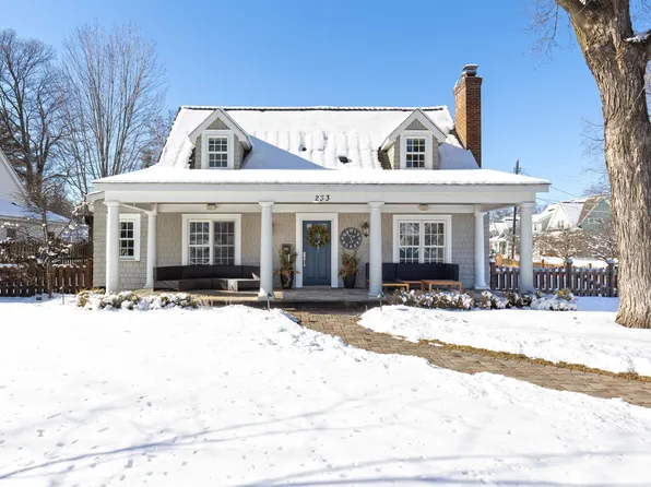 233 Broadway Ave N, Wayzata, MN 55391