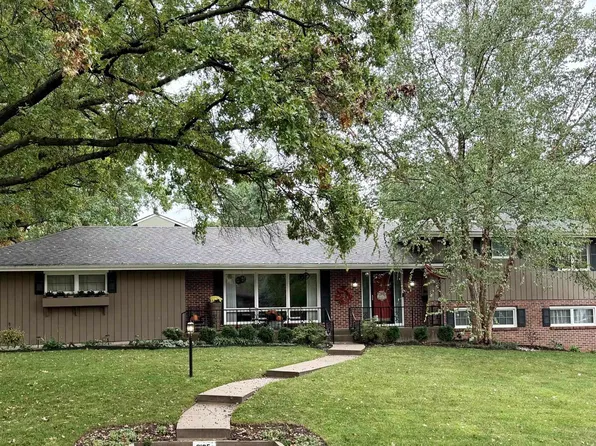 2105 SW Knollwood Dr, Topeka, KS 66611
