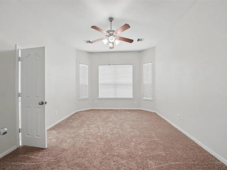 10035 Arcadian Springs Ln — Photo 11