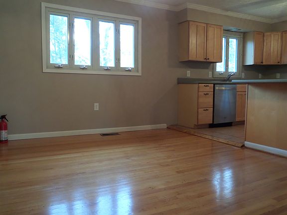 4th image of 184 Cavalier Dr