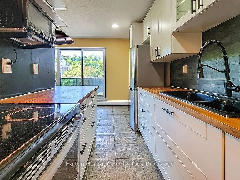 81 Charlton Ave E #905 — Photo 14