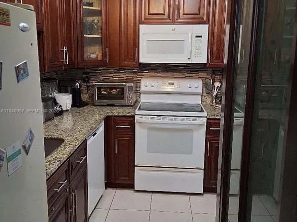 1400 Saint Charles Pl APT 524, Pembroke Pines, FL 33026