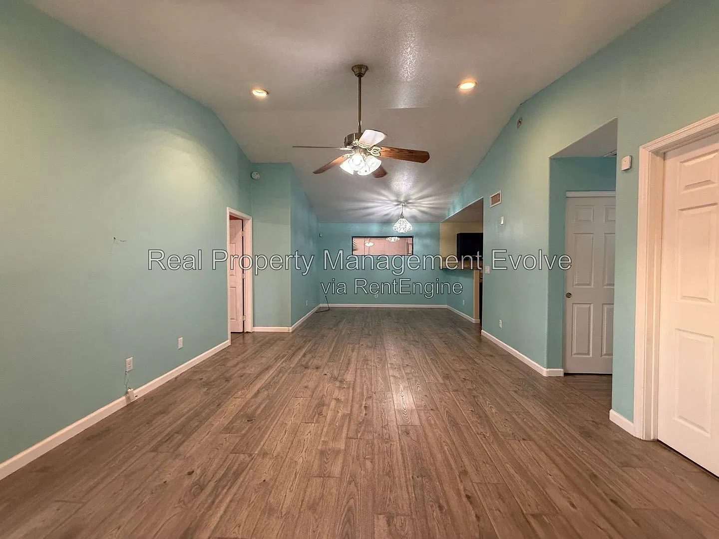 3 bed, 2.0 bath, 1316 sqft, $2,000 — Photo 4