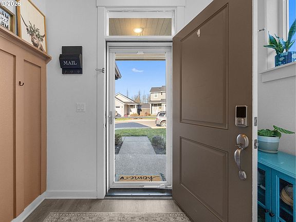 2nd image of 252 NE Arrowhead Dr