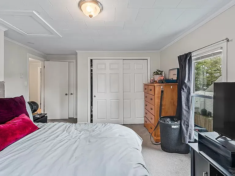 51-53 Jordan Ave — Photo 9