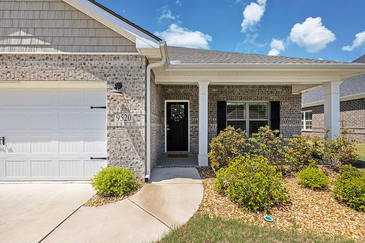 Building Photo - 9520 Hampton Oak Dr