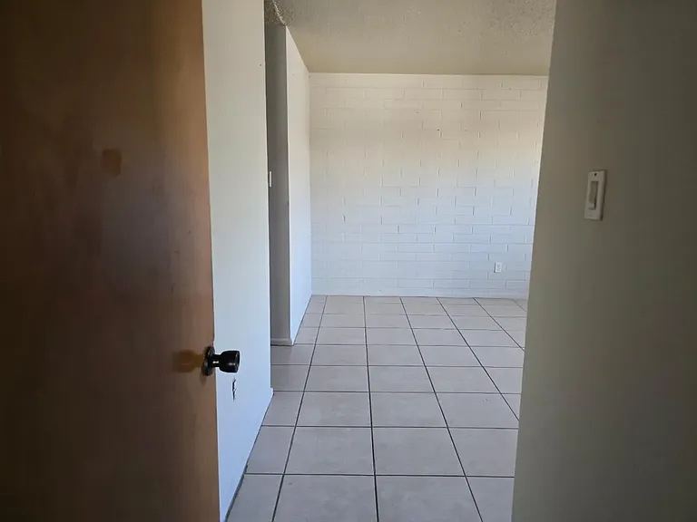 2324 W Orangewood Ave #5 — Photo 3