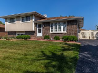 706 N Reef Rd, Lockport, IL 60441