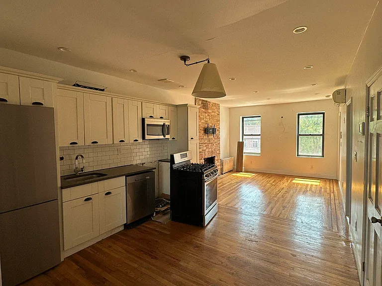 694A 5th Ave #3 — Photo 2