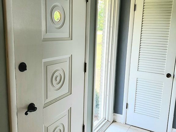 3rd image of 406 Palisade Dr
