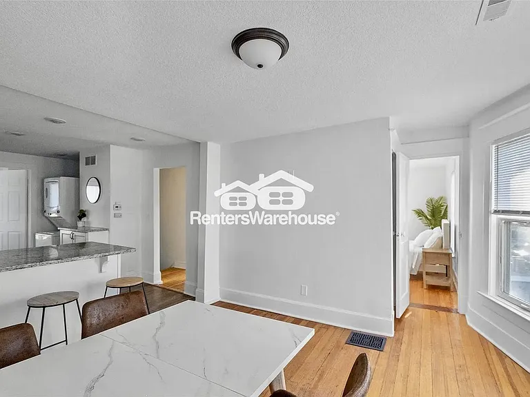 544 36th St #2 — Photo 5
