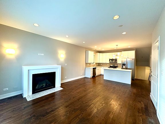 3rd image of 2412 W Cortland St APT 1W