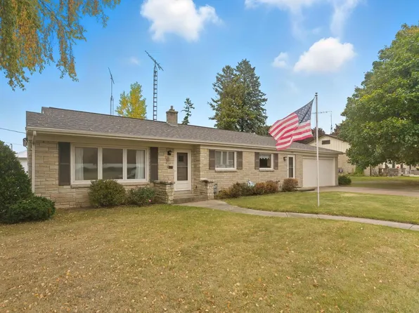 2206 Division STREET, Manitowoc, WI 54220