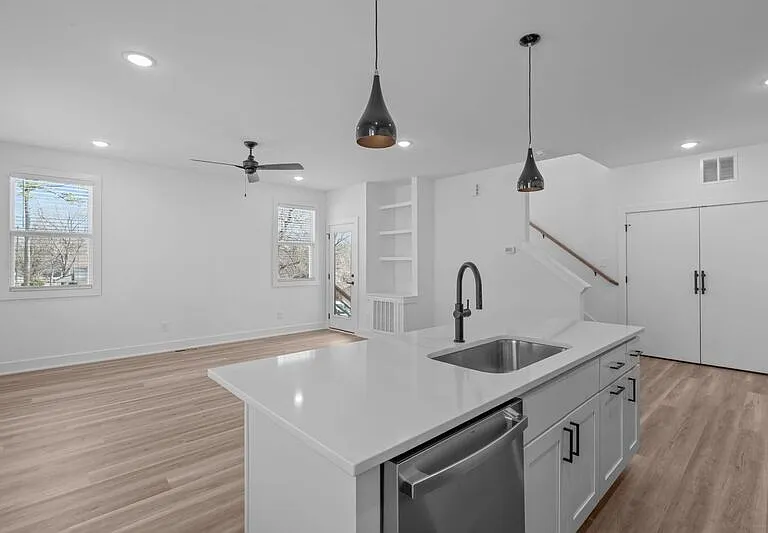 1316 E Lenoir St — Photo 10