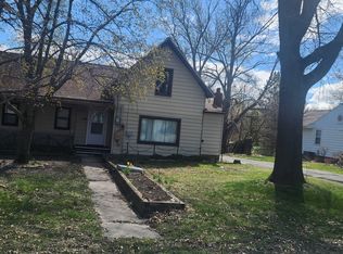 114 Armstrong St, Utica, IL 61373
