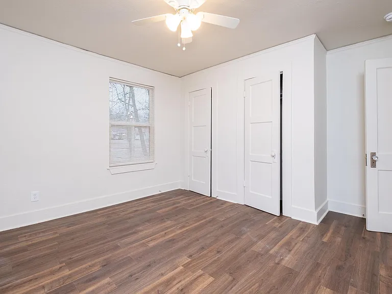 2515 W 6th St — Photo 9