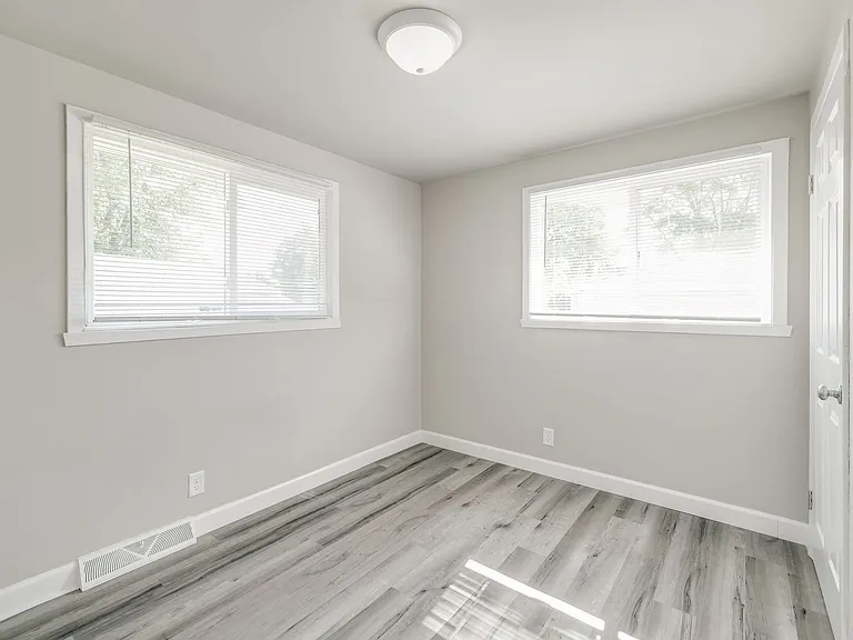 471 Farwell Ave — Photo 5