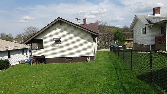 2nd image of 422 Plum Ave