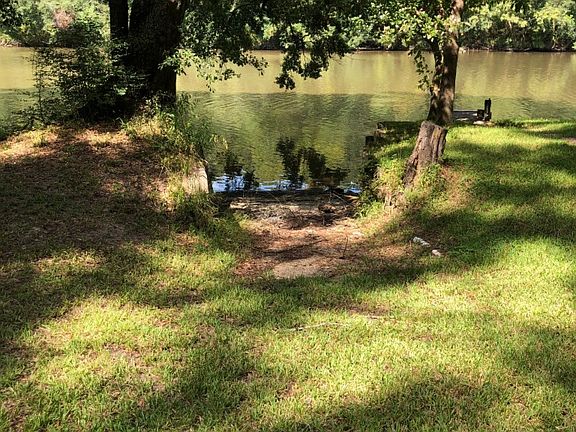 2nd image of 18395 Ravenwood Dr