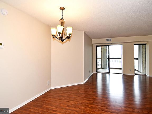 5th image of 900 Stafford #1806