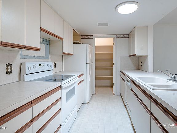 5th image of 856 York Ave