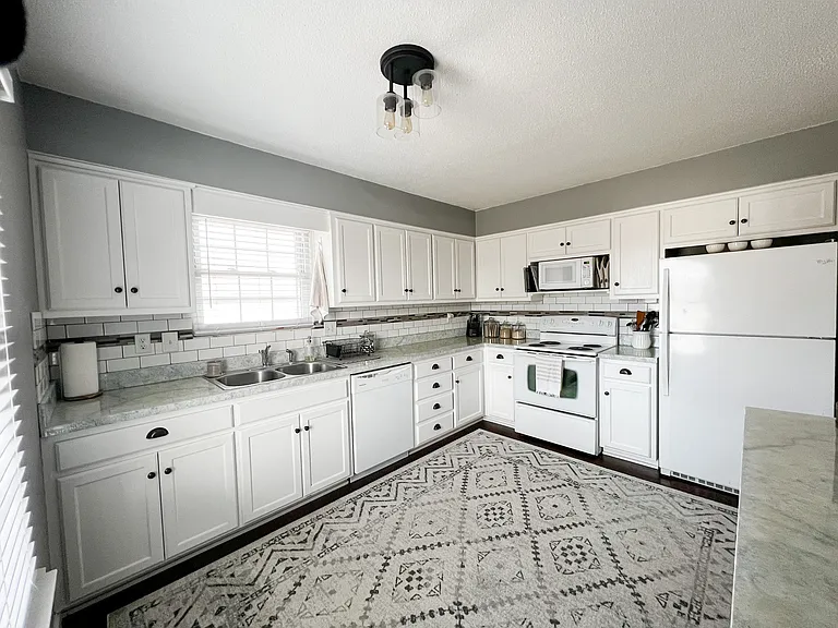 323 SE Melody Ln — Photo 28