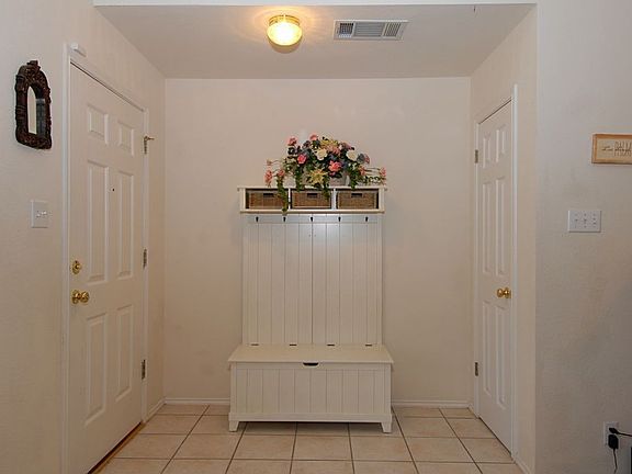 Lovely shabby chic entry way.