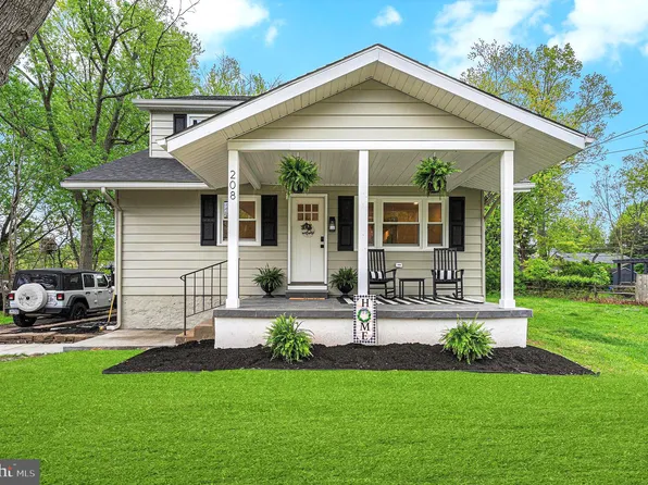 208 Clearfield Ave, Trooper, PA 19403