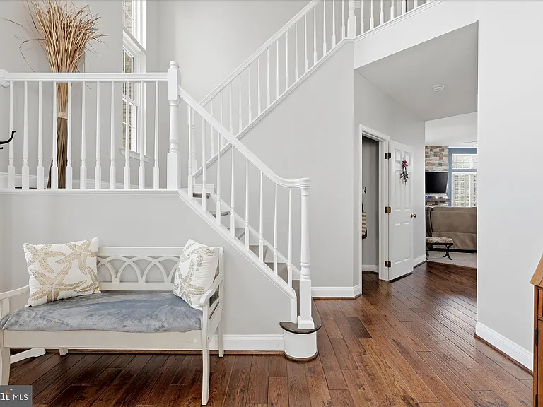 704 Seaton Ct SE — Photo 9