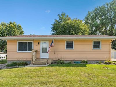 1825 4th Ave NW, Waverly, IA, 50677