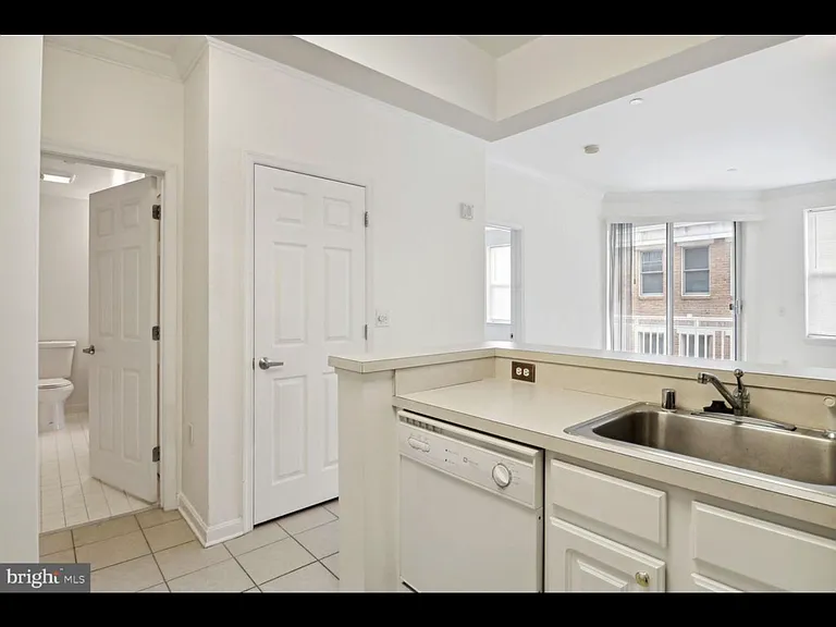 23 Pierside Dr #306 — Photo 7