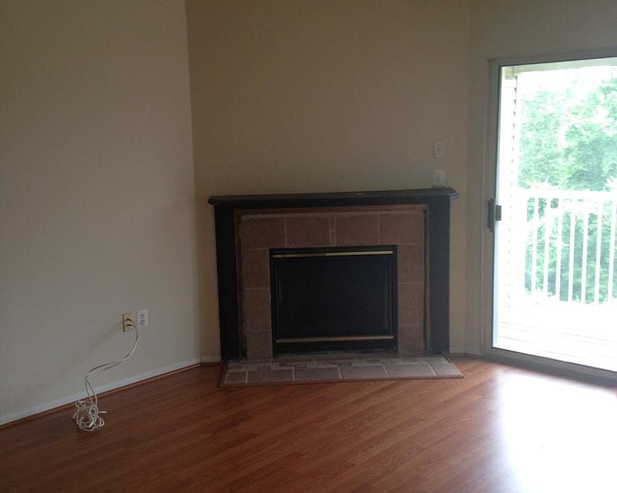 2nd image of 14200 Farnsworth Ln APT 405